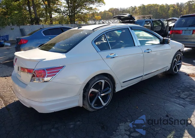 1HGCP3F86BA000199: 43442593