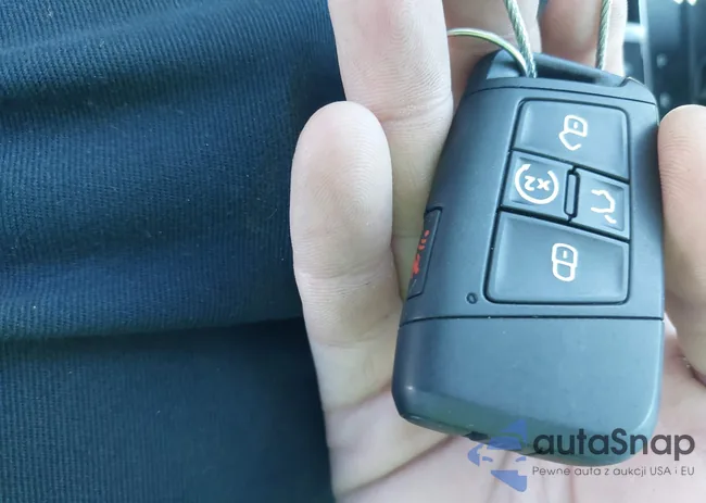 3VV3B7AX5JM015069: 43443131