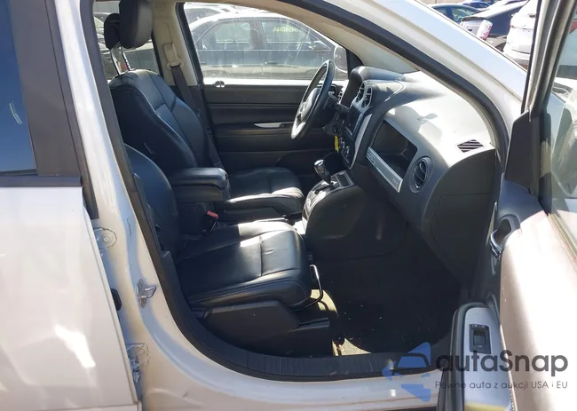 1C4NJCEA3GD806715: 43443581