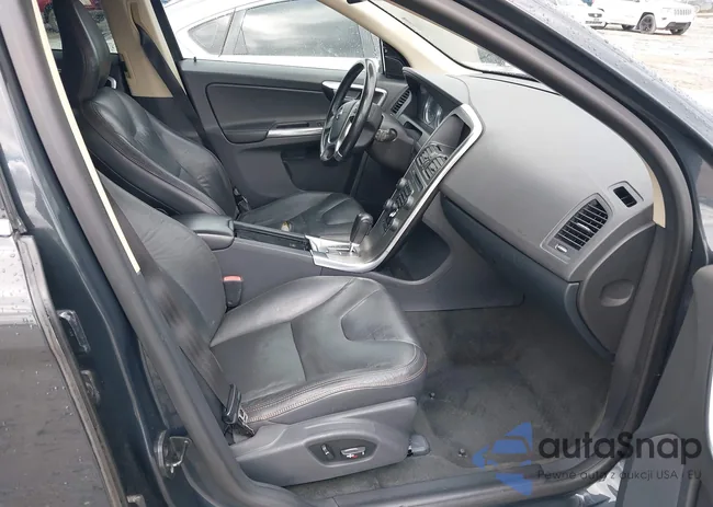 YV4902DZ9C2337770: 43444136