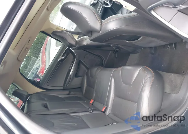 YV4902DZ9C2337770: 43444136