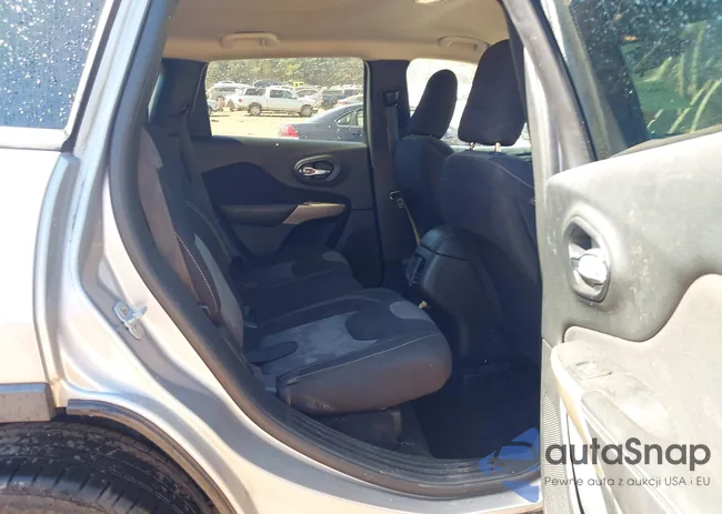 1C4PJLAB6HW652773: 43444781