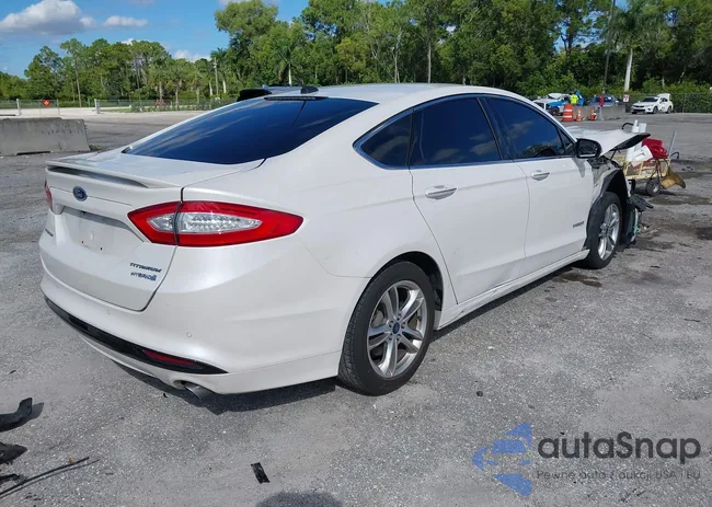 3FA6P0RU8FR123653: 43445753