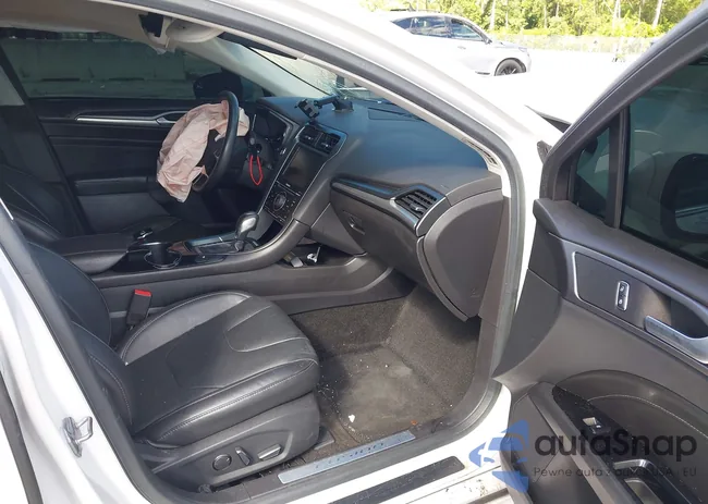 3FA6P0RU8FR123653: 43445753