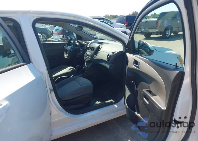 1G1JA5SH3C4137943: 43448566