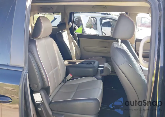 KNDMB5C1XJ6390813: 43450572