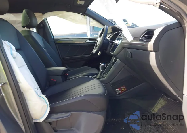 3VV8B7AX4RM220237: 43450675