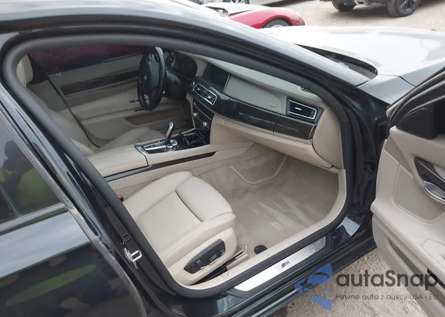 WBAYE8C59DD132129: 43451558