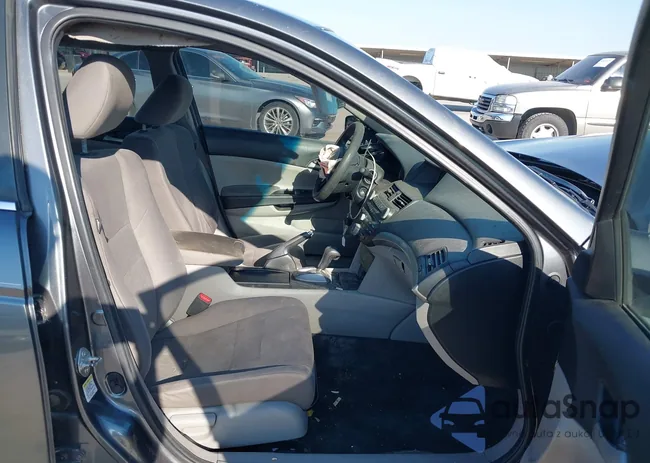 1HGCP2F34BA108657: 43452697