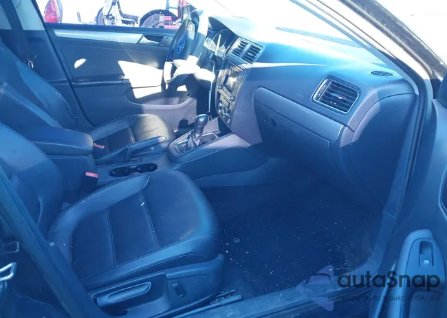 3VW2B7AJ7HM377997: 43453001