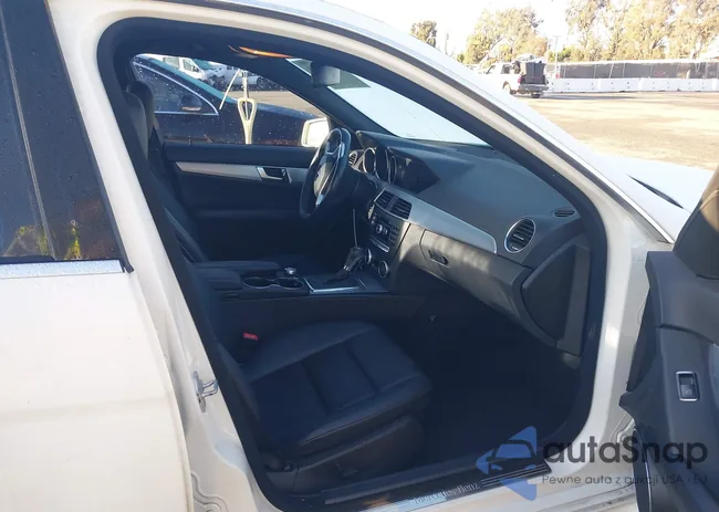 WDDGF4HB0CA649828: 43461786