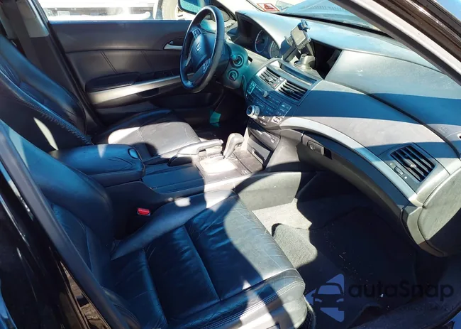 1HGCP3F84AA011300: 43462610