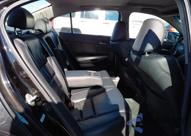 1HGCP3F84AA011300: 43462610