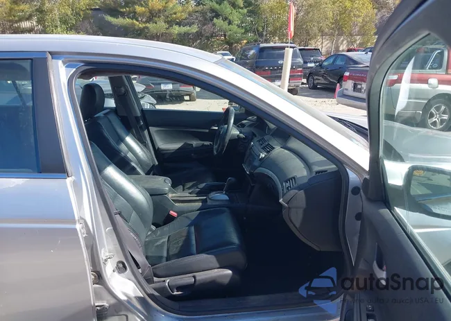 1HGCP2F67BA133093: 43462689