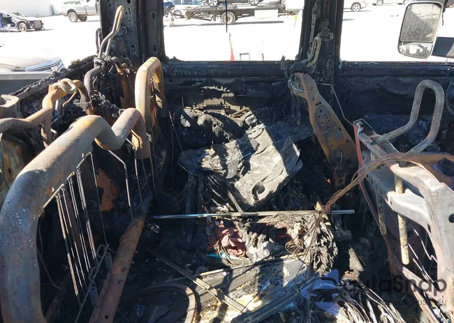 3C6UR5DL1JG351240: 43463864