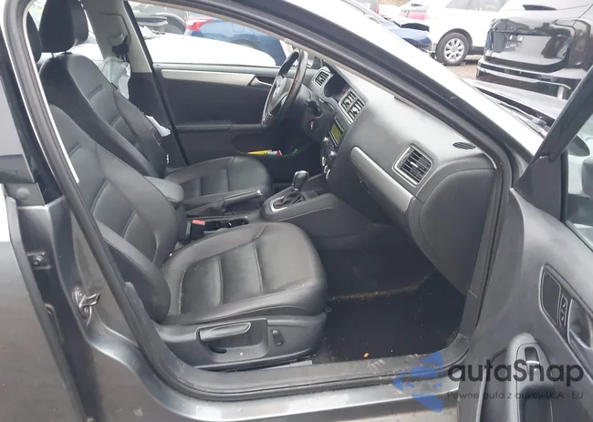 3VWD17AJ6EM219657: 43465653