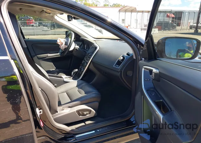 YV4952DLXE2548976: 43467533