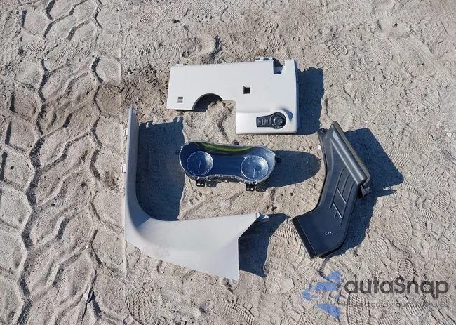 2C4RC1BGXNR177618: 43467759