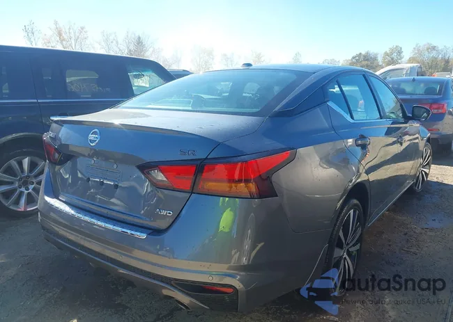 1N4BL4CW2MN336884: 43470911