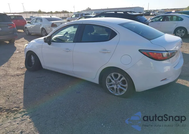 3MYDLBYV3JY324198: 43471701