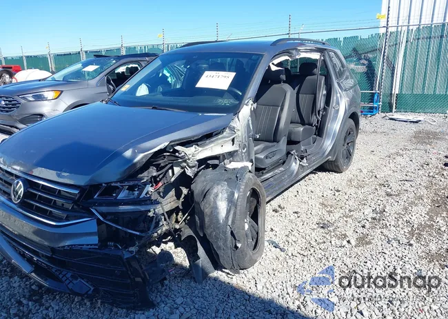 3VV8B7AX3RM006596: 43471795