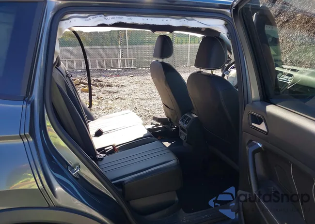 3VV8B7AX3RM006596: 43471795