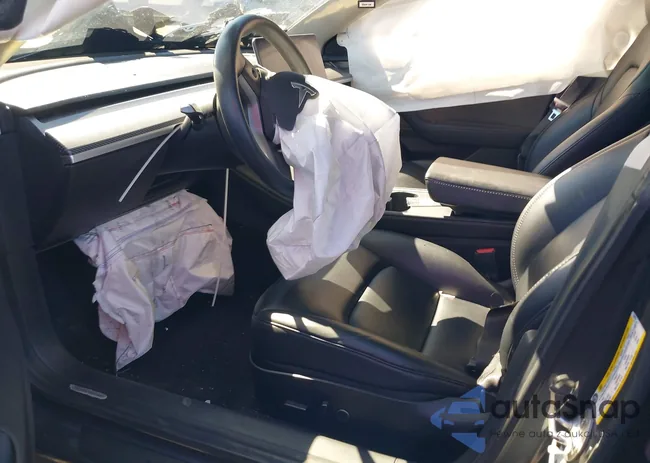 5YJ3E1EC5MF043974: 43476676