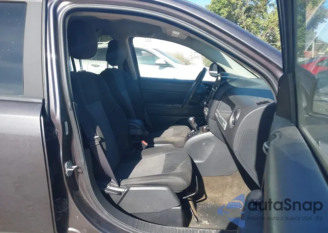 1C4NJDBB9GD723406: 43477691