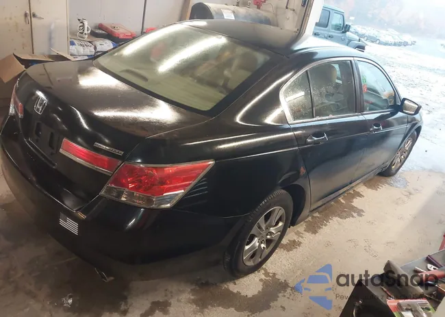 1HGCP2F63BA144964: 43480611