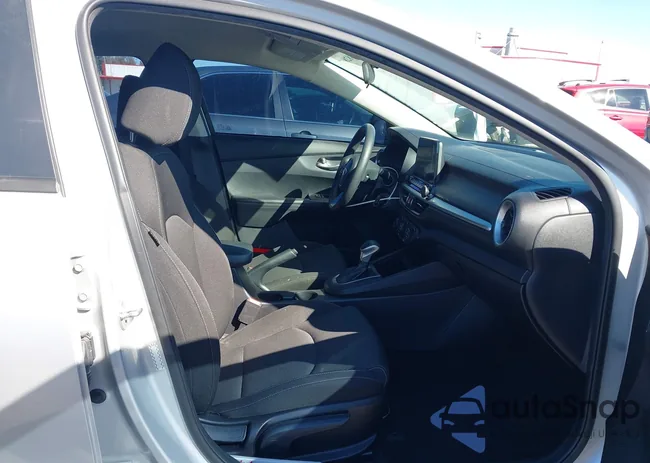 3KPF24AD7ME327084: 43482867