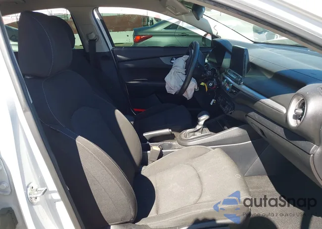 3KPF24AD0KE138029: 43482903