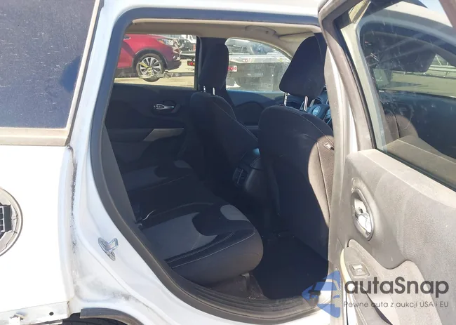 1C4PJLAB5HW572817: 43484057