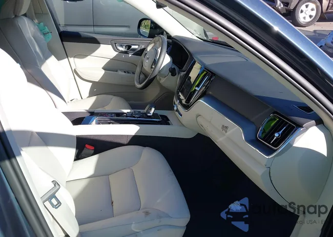 YV4H60DK2R1929818: 43484444