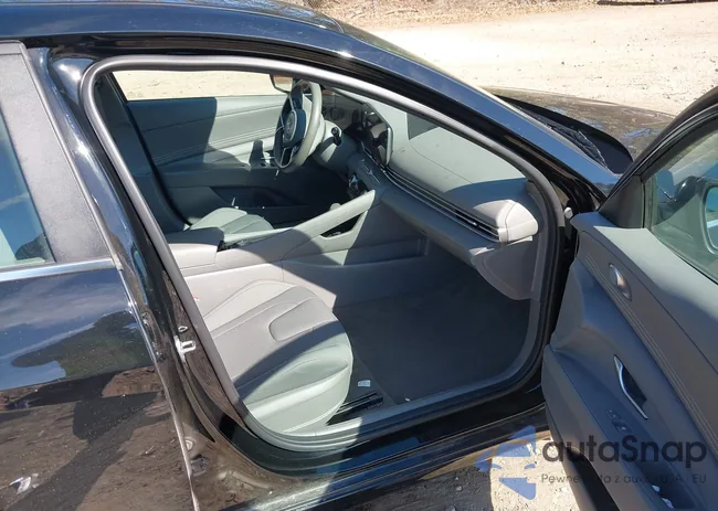 KMHLS4DG2RU756596: 43485345