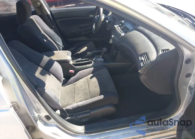 1HGCP2F37AA076317: 43486104