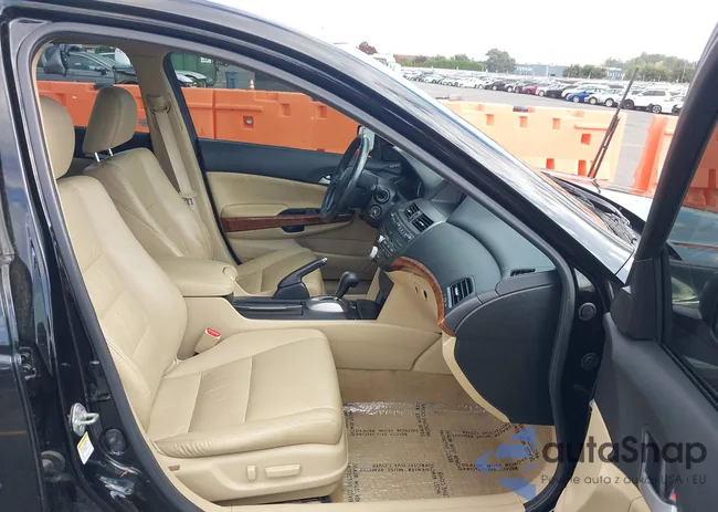 1HGCP2F8XBA028789: 43487151