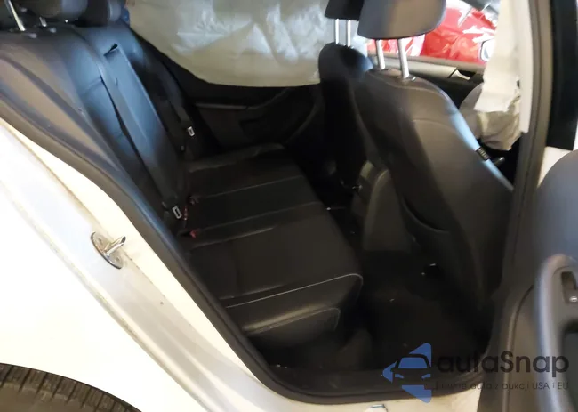 3VWDB7AJ4JM262644: 43487222