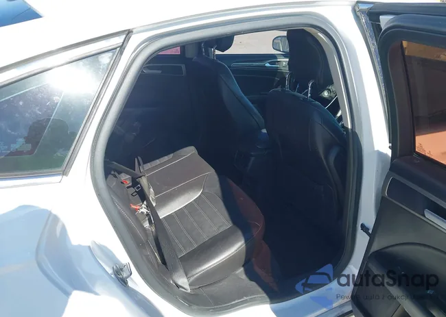 3FA6P0LU0ER243048: 43489940