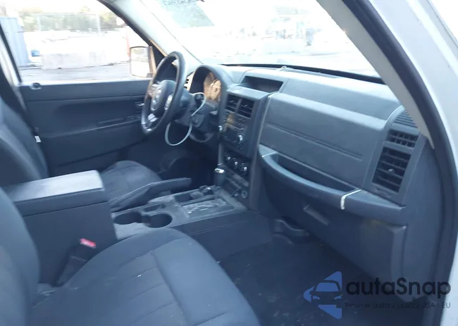 1C4PJMAK6CW165586: 43489948