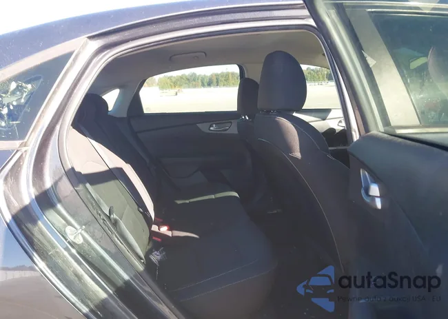 3KPF24AD8KE094457: 43490657