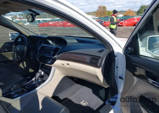 1HGCR3F85GA009817: 43492707