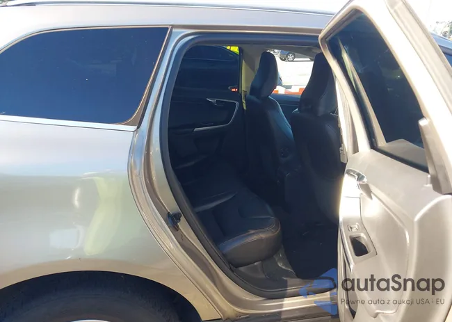 YV4940DZ0B2181836: 43492842