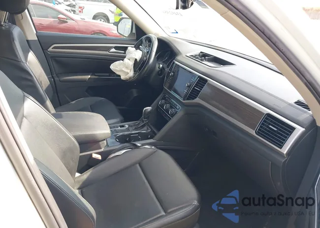 1V2SR2CA0JC561196: 43492384