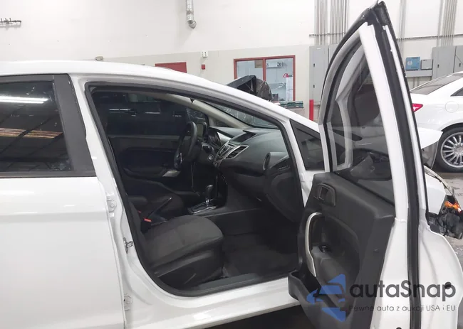 3FADP4EJ8DM194534: 43494427