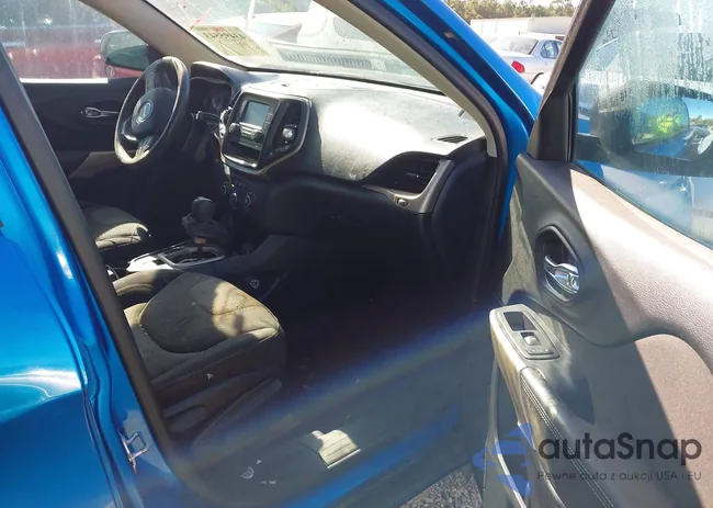 1C4PJMAB5HW616109: 43495543