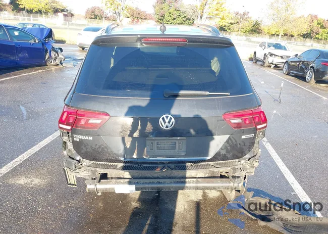 3VV2B7AX5KM184280: 43495357