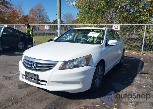 1HGCP2F83BA078823: 43496193