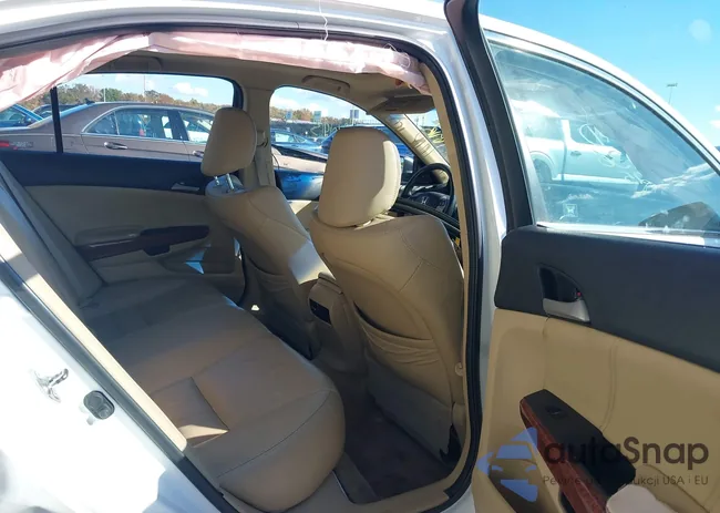 1HGCP2F83BA078823: 43496193