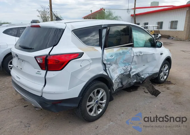 1FMCU0GD6KUA21808: 43502313