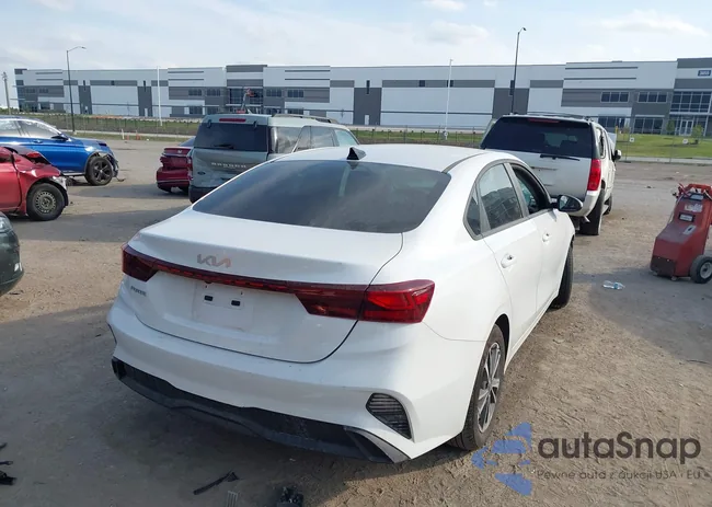 3KPF24AD6RE836929: 43502341